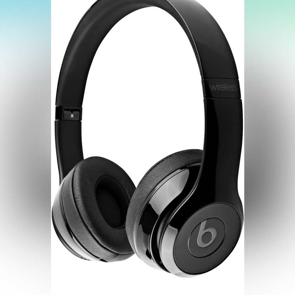 USED Beats Solo 3 Wireless On-Ear Headphones - Gloss Black